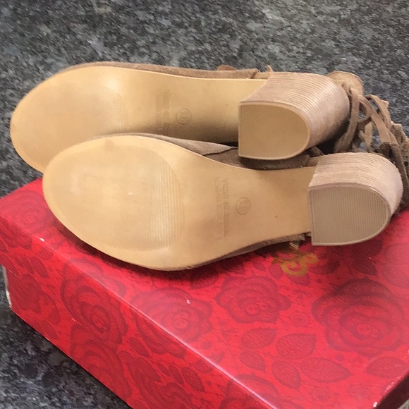 Open Toe Bootie with fringe - Picture 3 of 3